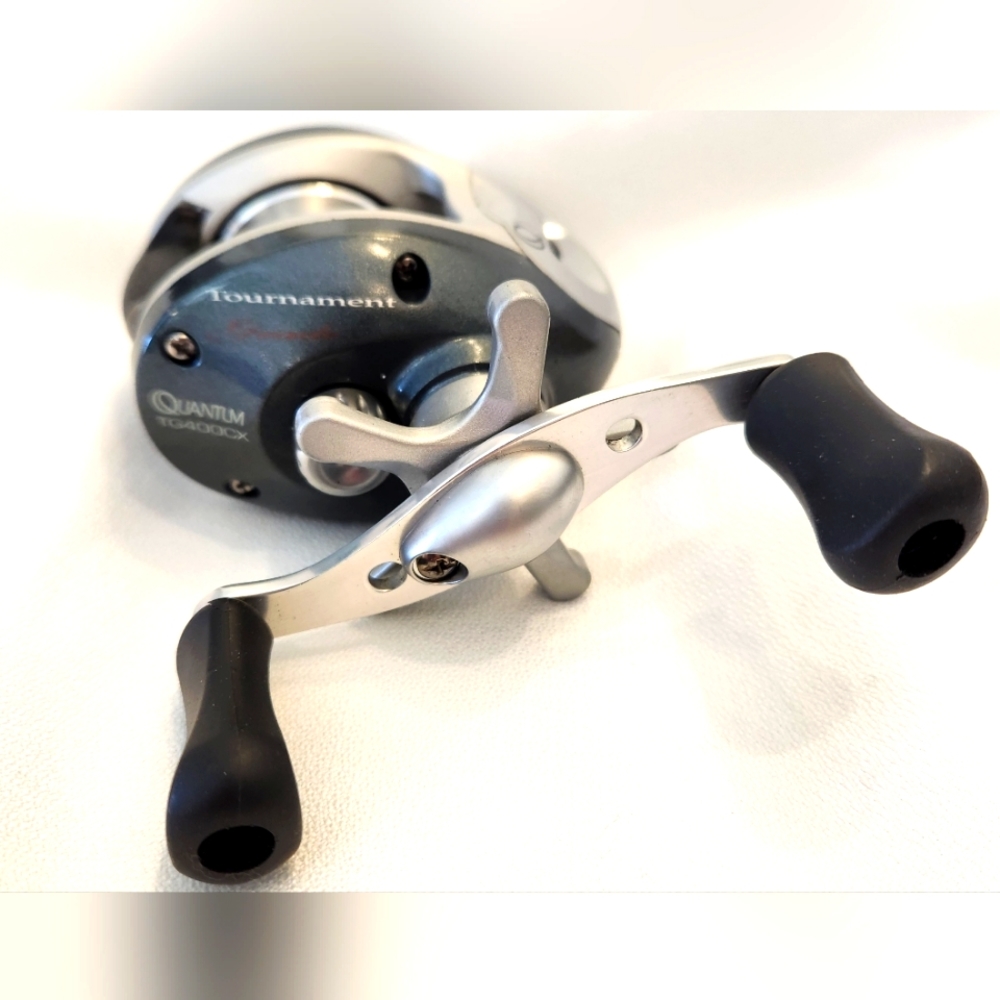 Quantum TG400CX Smoke Fishing Reel NWOT